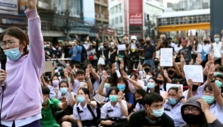 Thailand protests: Authorities move to ban Telegram messaging app